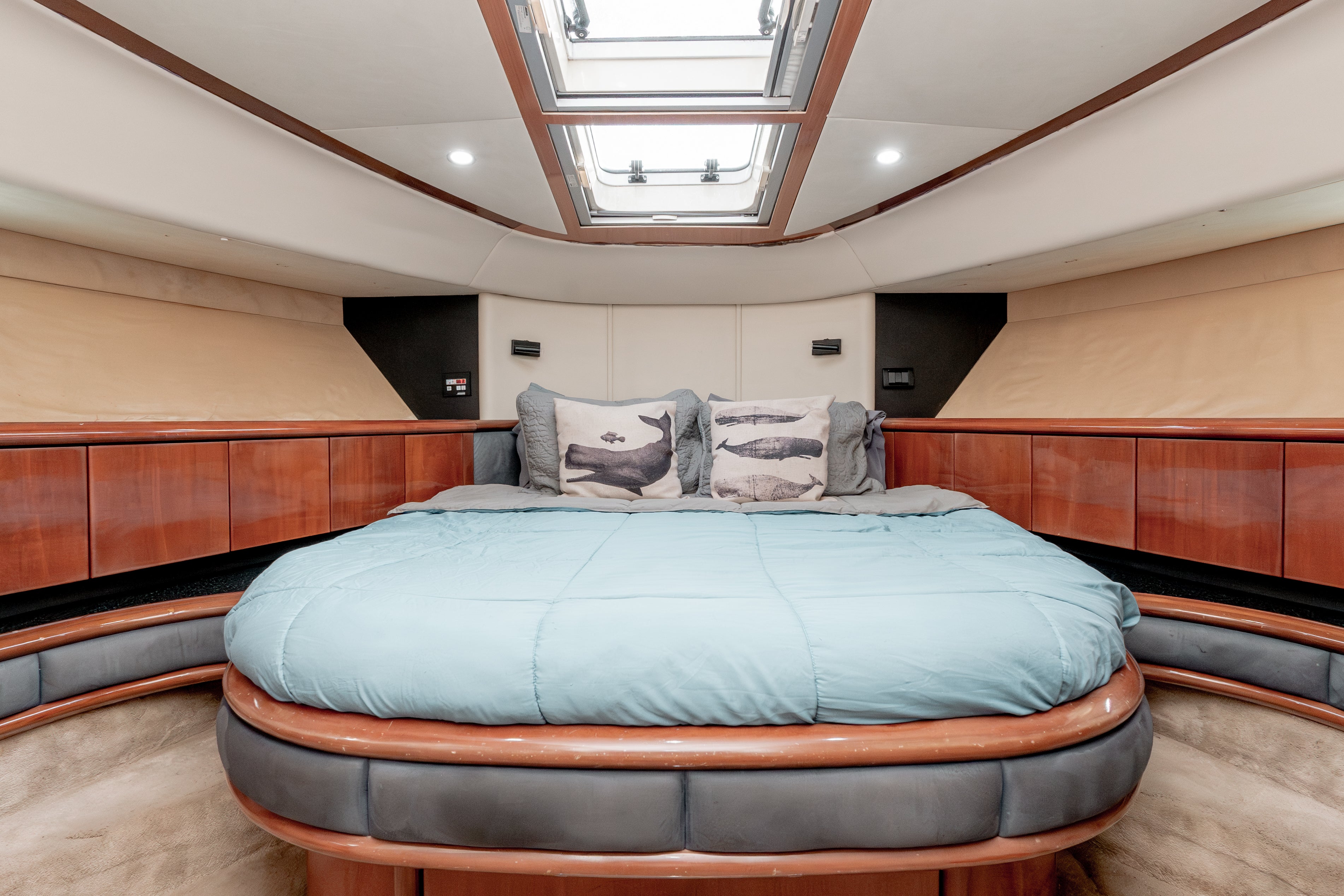 Belleza 68ft | Lujo Europeo y Distinción para 20 Pasajeros