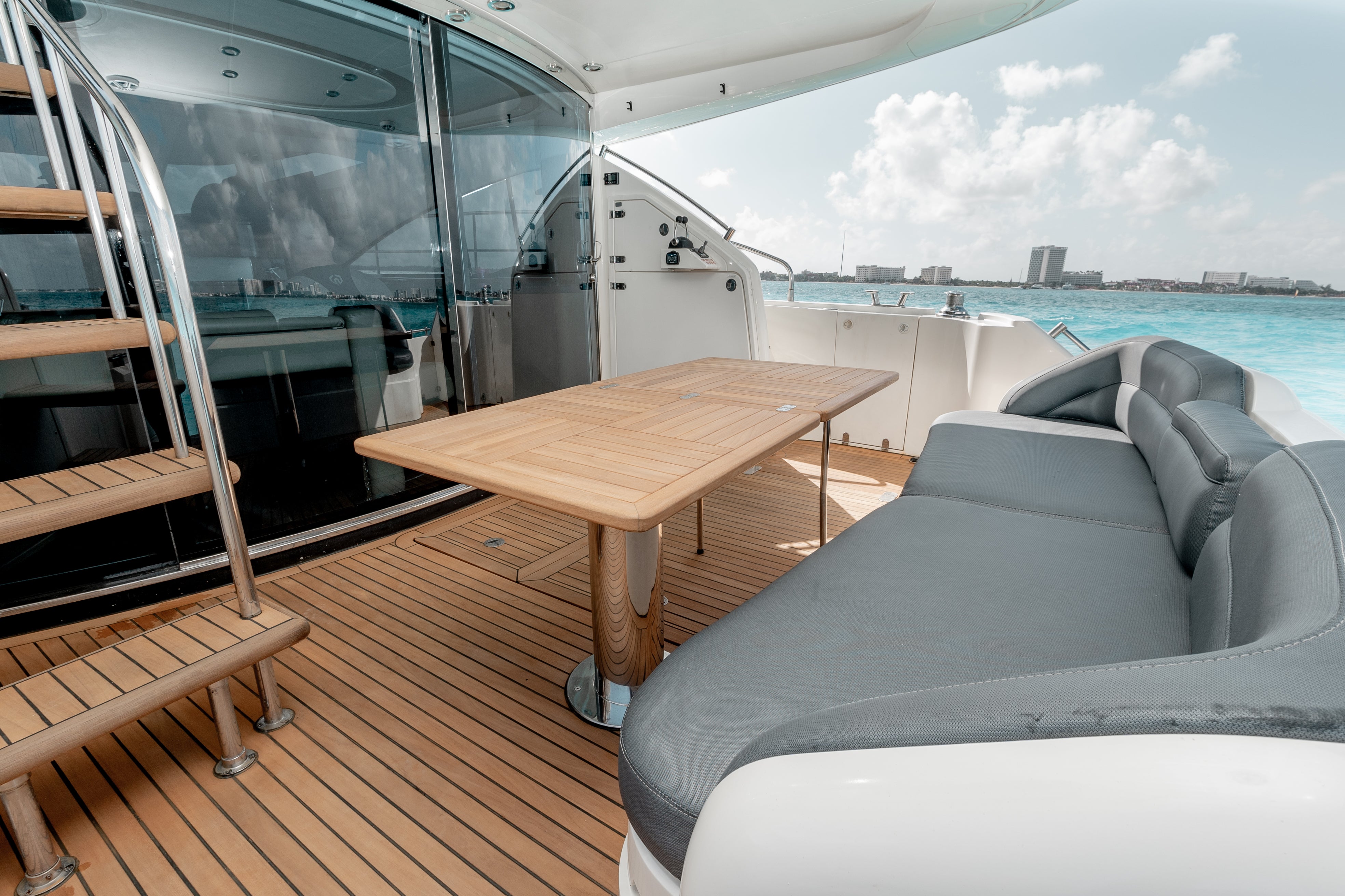 Belleza 68ft | Lujo Europeo y Distinción para 20 Pasajeros