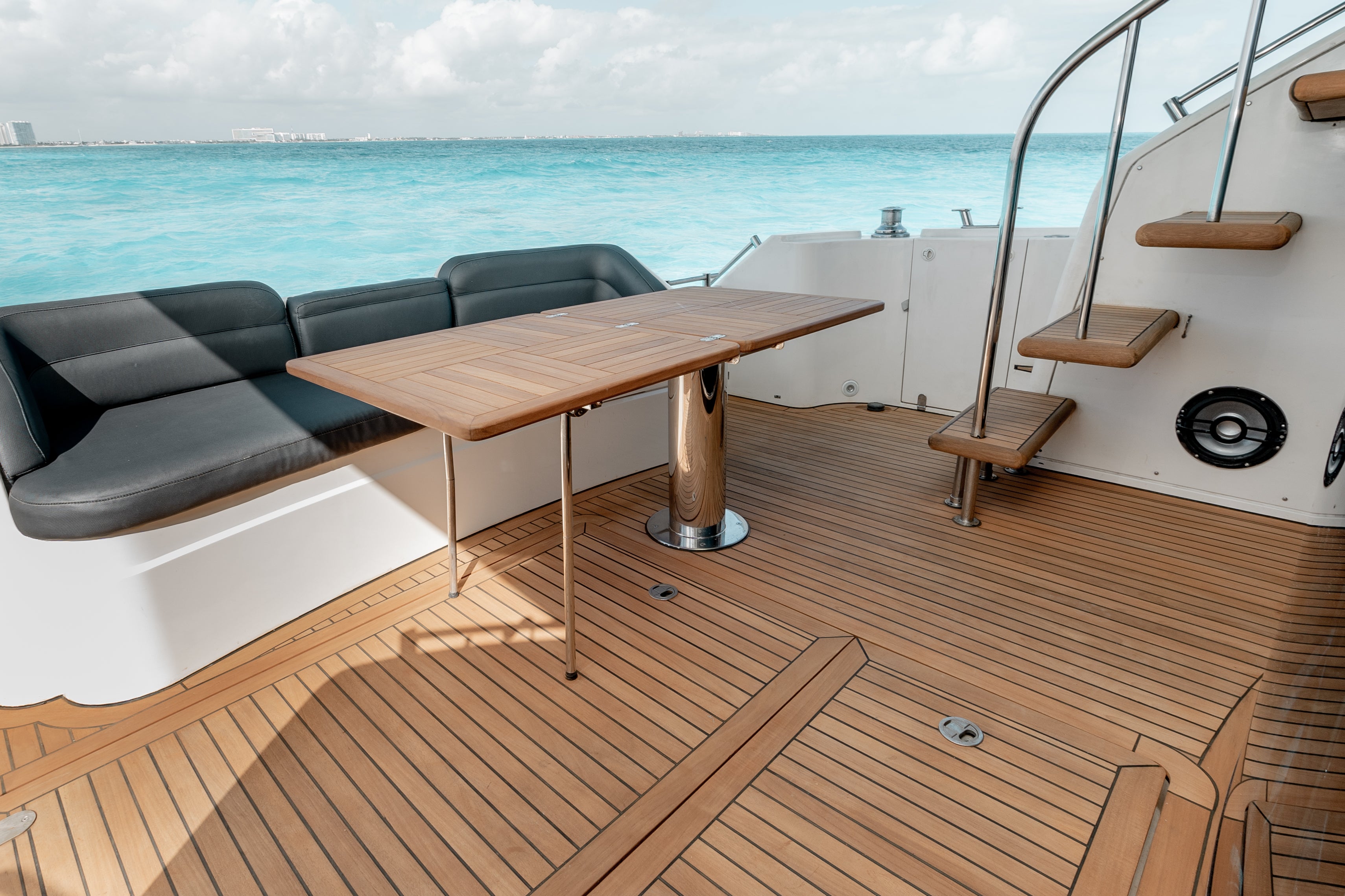 Belleza 68ft | Lujo Europeo y Distinción para 20 Pasajeros
