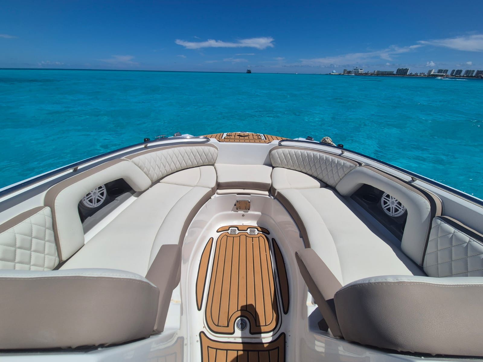 Bote Mia 27ft | Velocidad y Estilo Chaparral