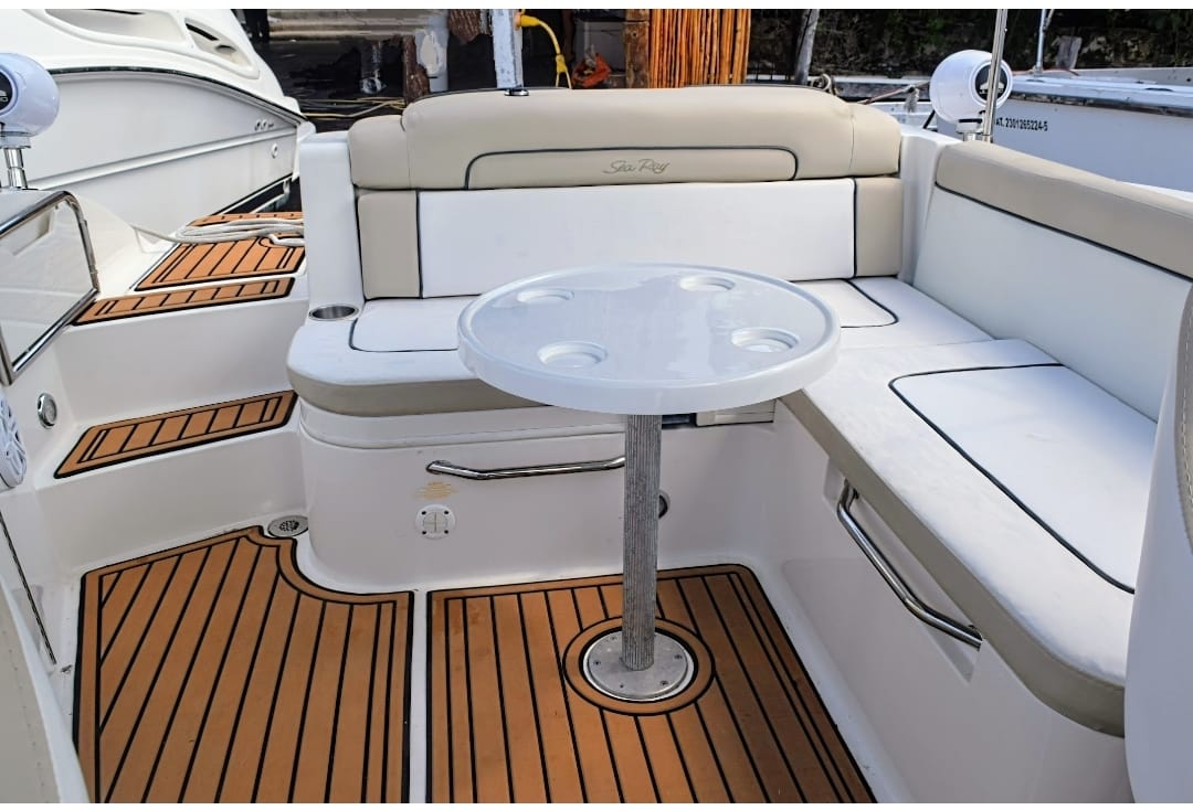 Bote Tri 26ft | Diversión y Espacio para 10 Pasajeros