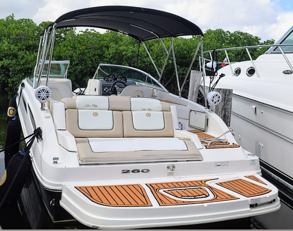 Bote Tri 26ft | Diversión y Espacio para 10 Pasajeros
