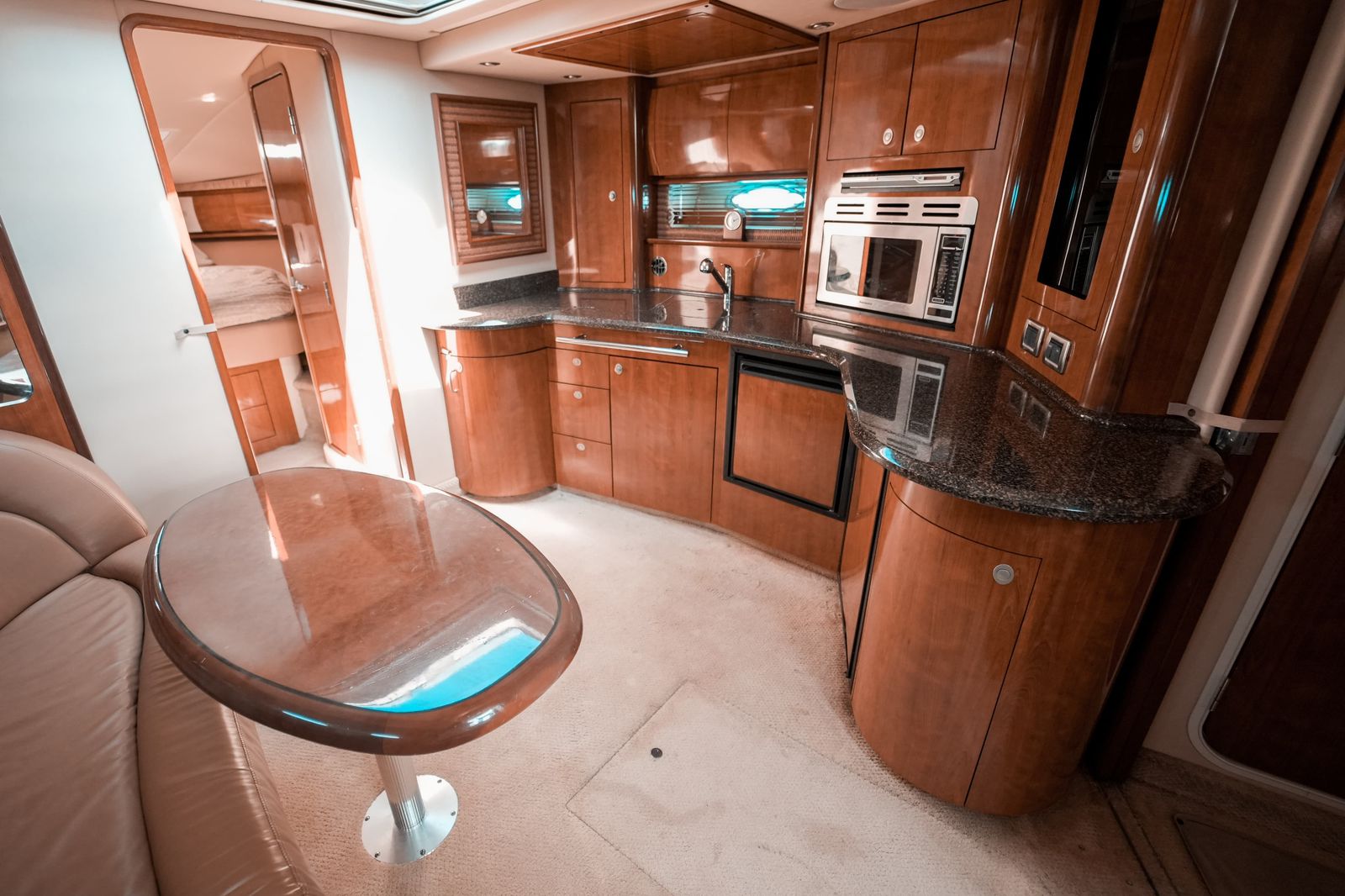 Calypso 44ft | Lujo Moderno y Estilo para 15 Pasajeros