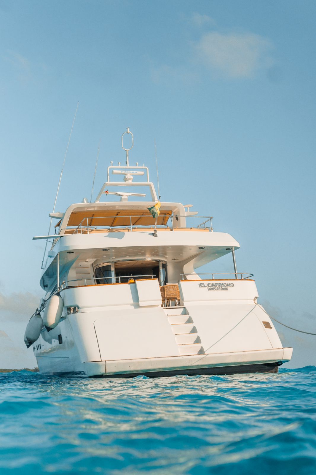El Capricho 100ft | La Máxima Experiencia de Lujo con Jacuzzi para 20 Pasajeros