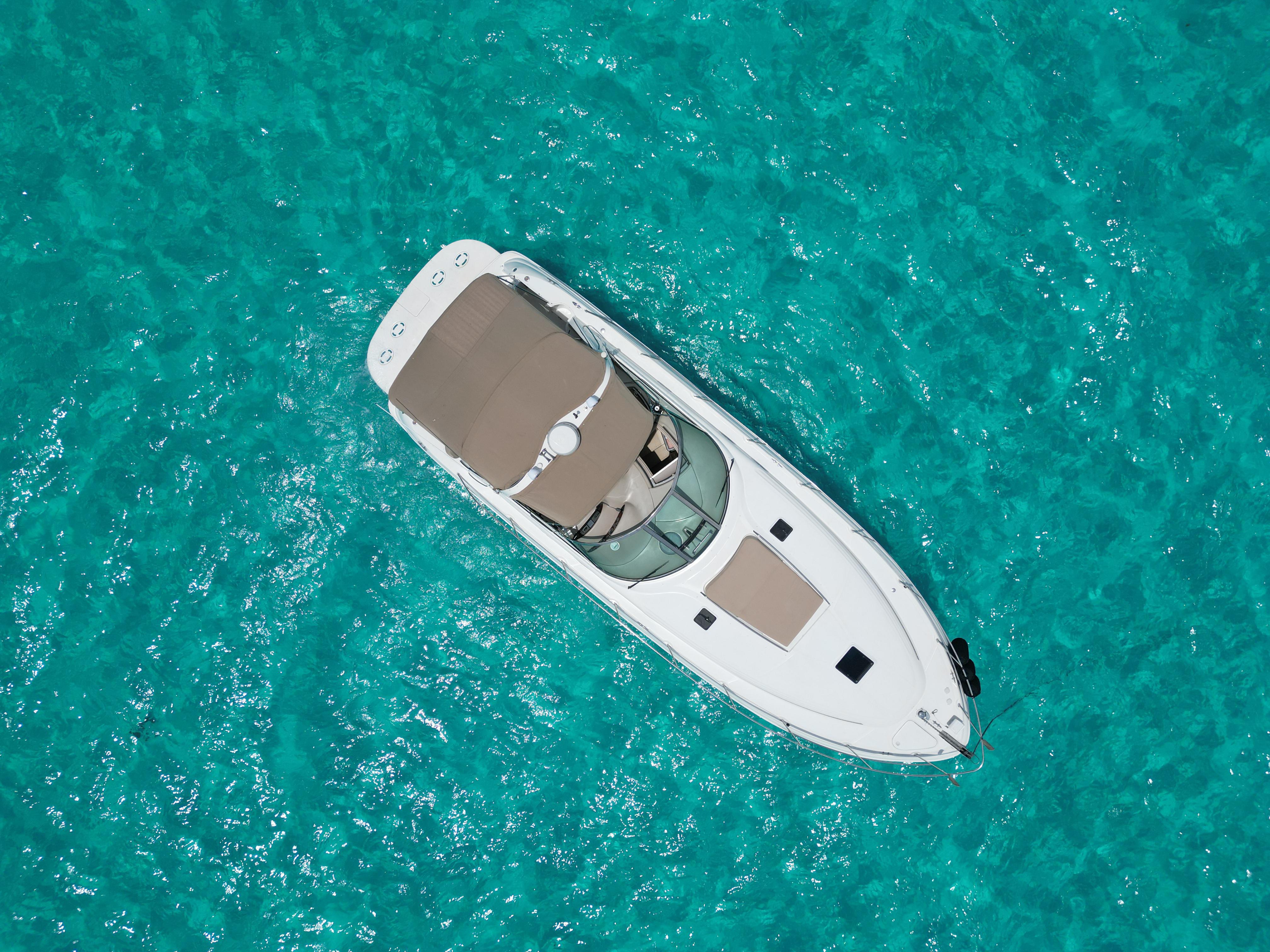 Curramba 42ft | Amplitud y Confort para 15 Pasajeros