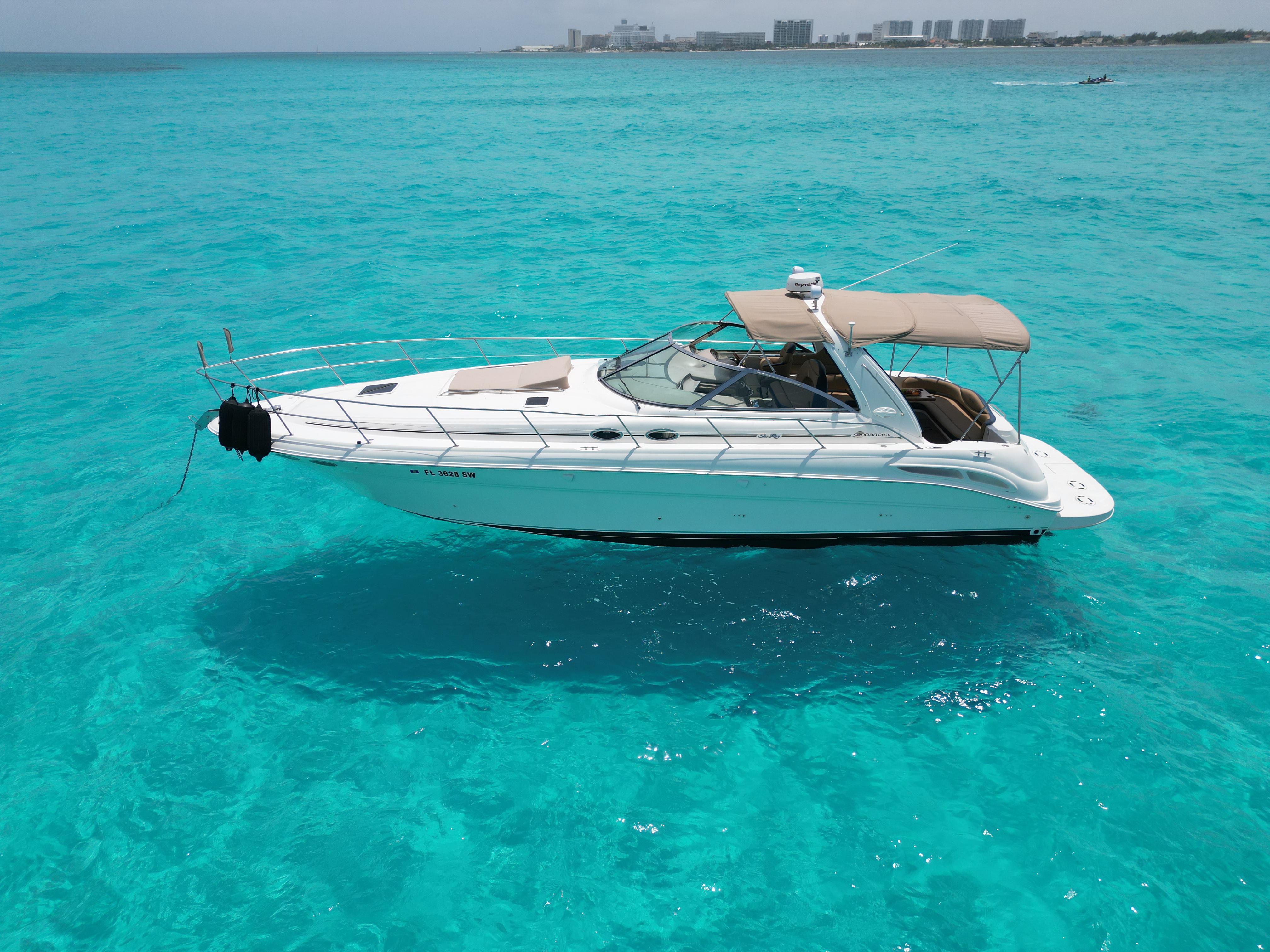 Curramba 42ft | Amplitud y Confort para 15 Pasajeros