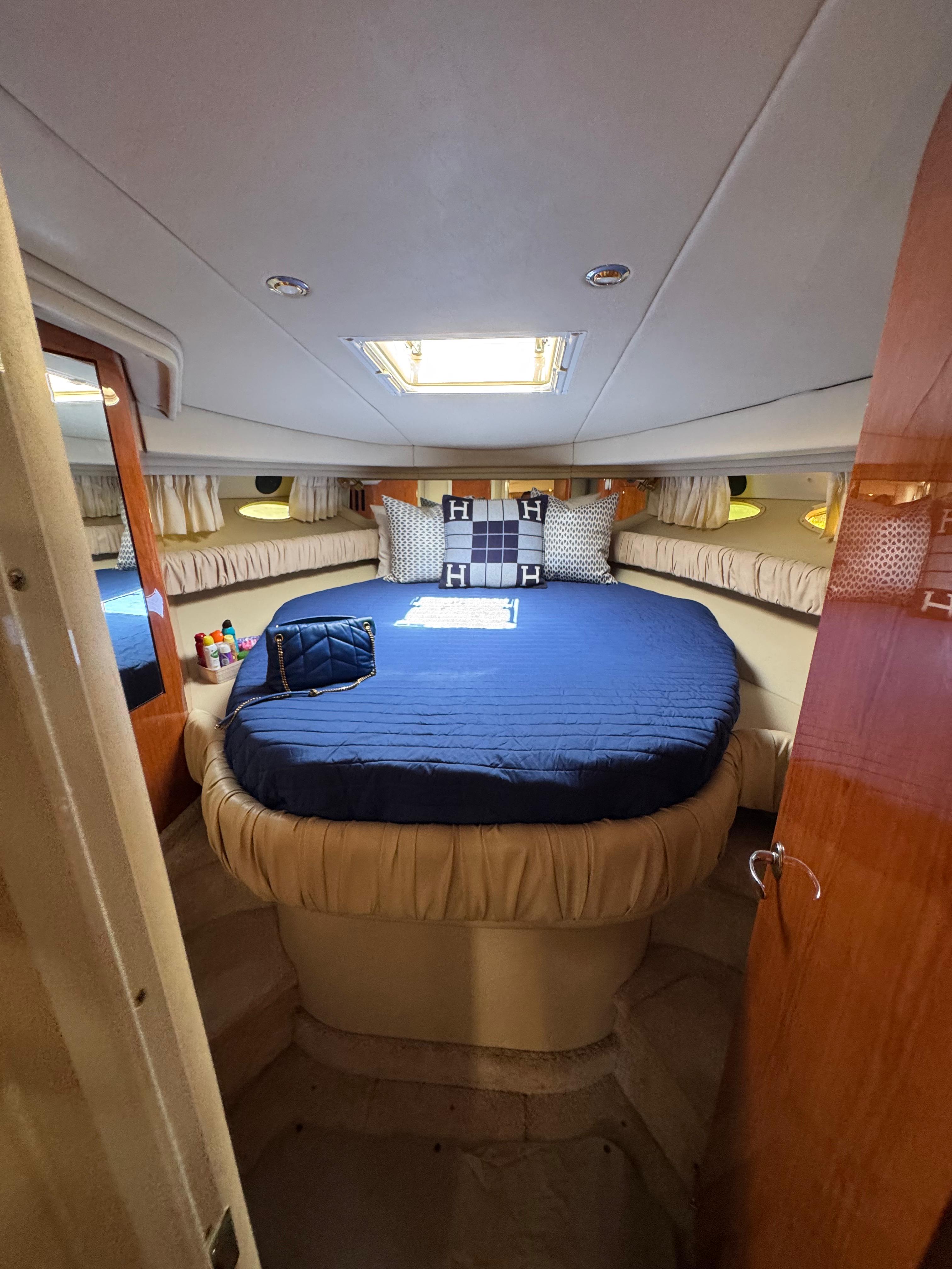 Curramba 42ft | Amplitud y Confort para 15 Pasajeros