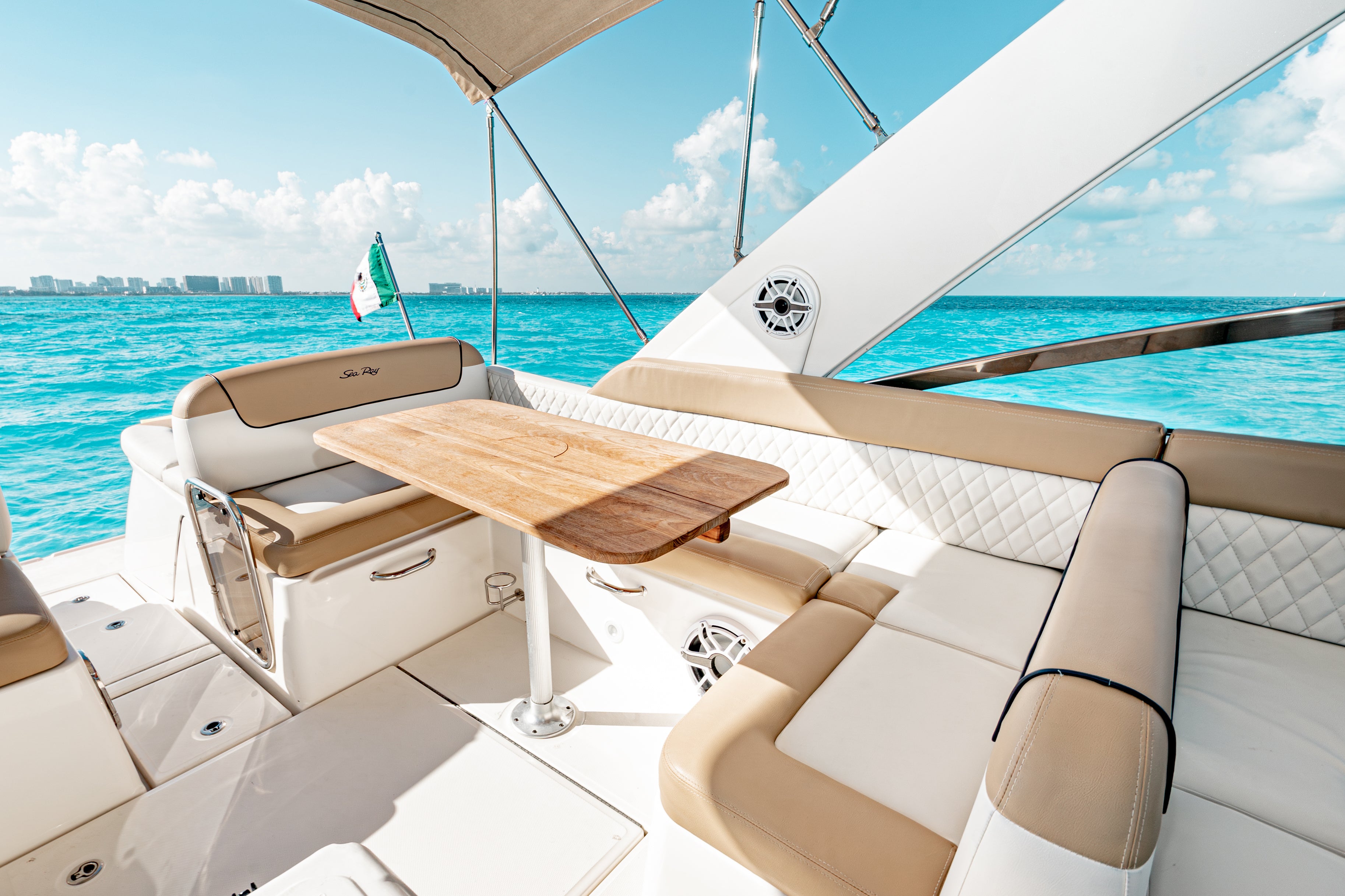 Diamond 37ft | Lujo Privado para 10 Pasajeros