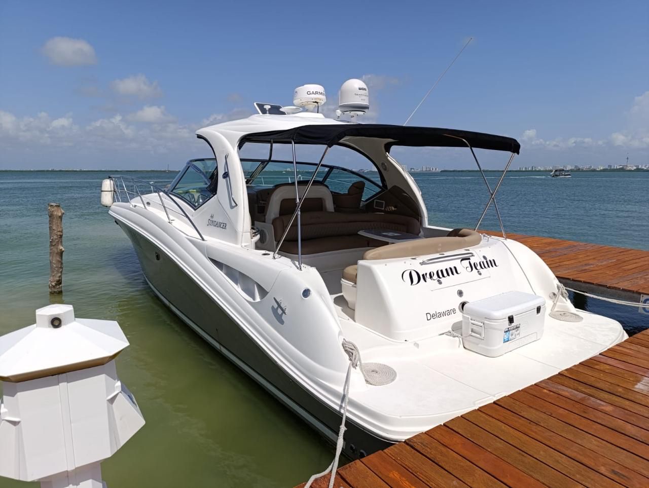 Dream Team 44ft | Estilo y Confort para 15 Pasajeros