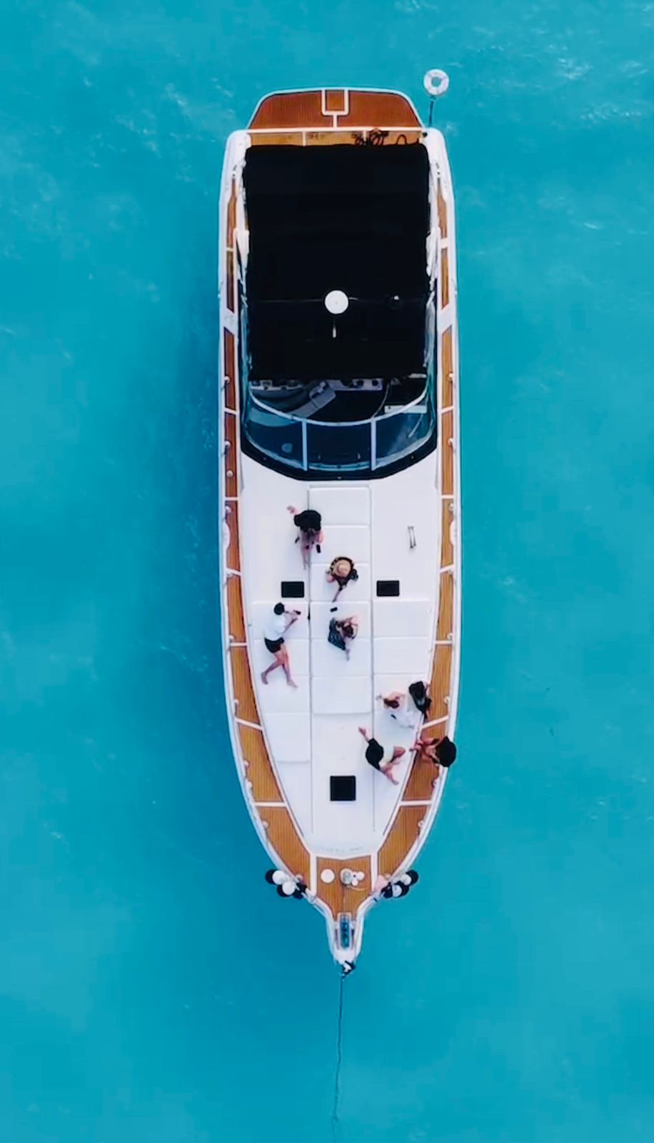 Lucky One 68ft | Diseño Deportivo y Gigante para 20 Pasajeros