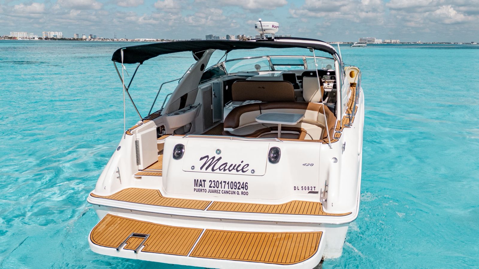 Mavie 45ft | Estilo Deportivo y Lujo para 15 Pasajeros
