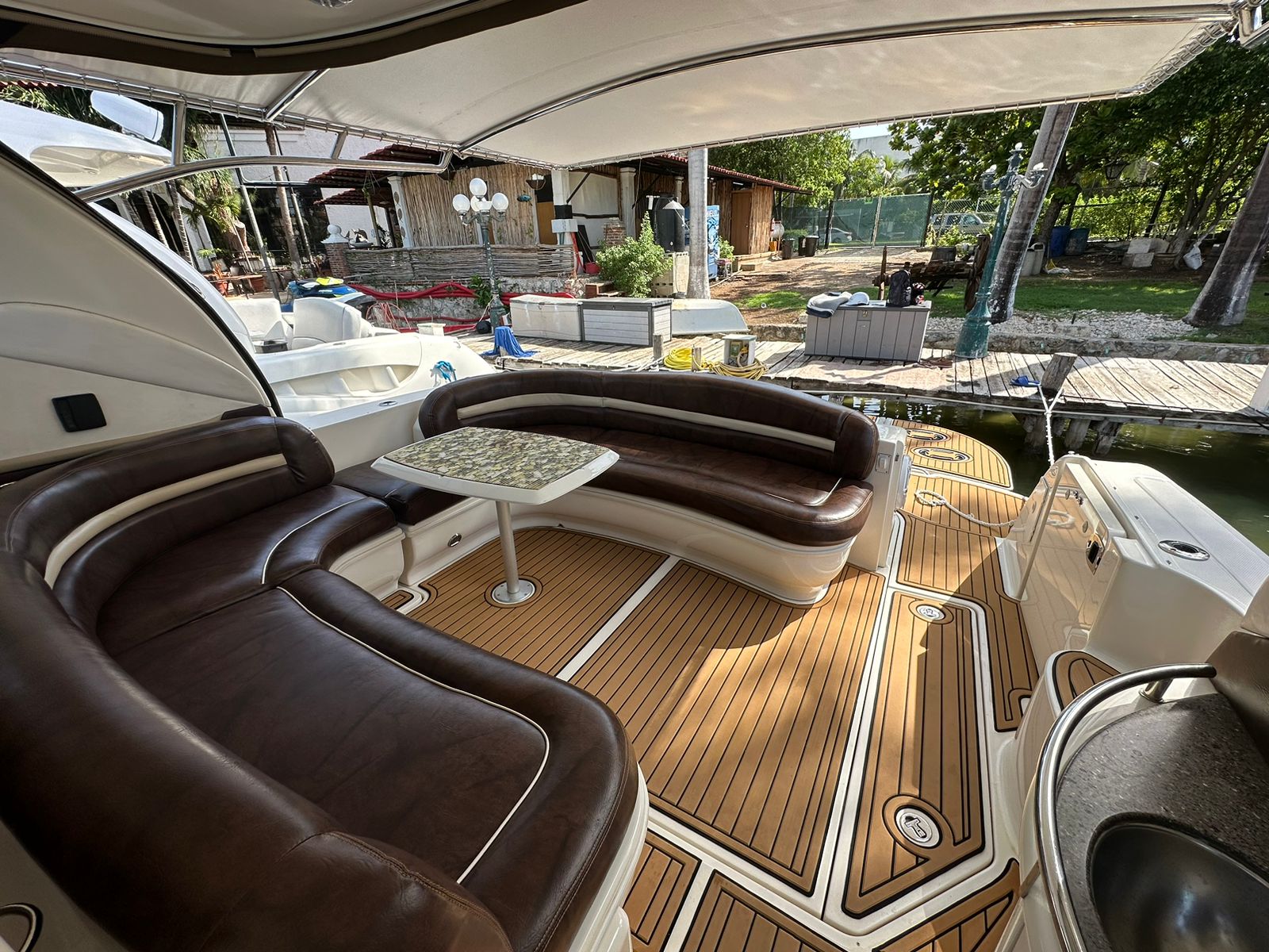 Paxux 44ft | Diseño Moderno y Confort para 15 Pasajeros