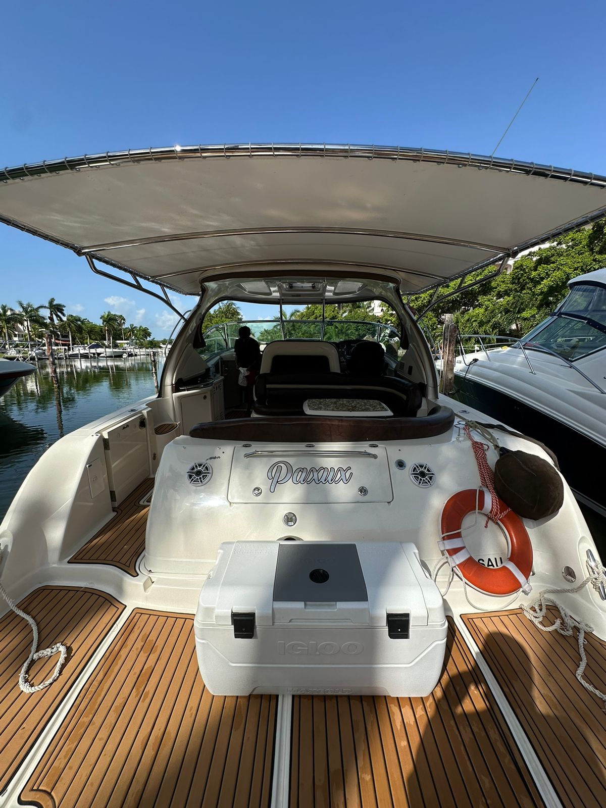 Paxux 44ft | Diseño Moderno y Confort para 15 Pasajeros