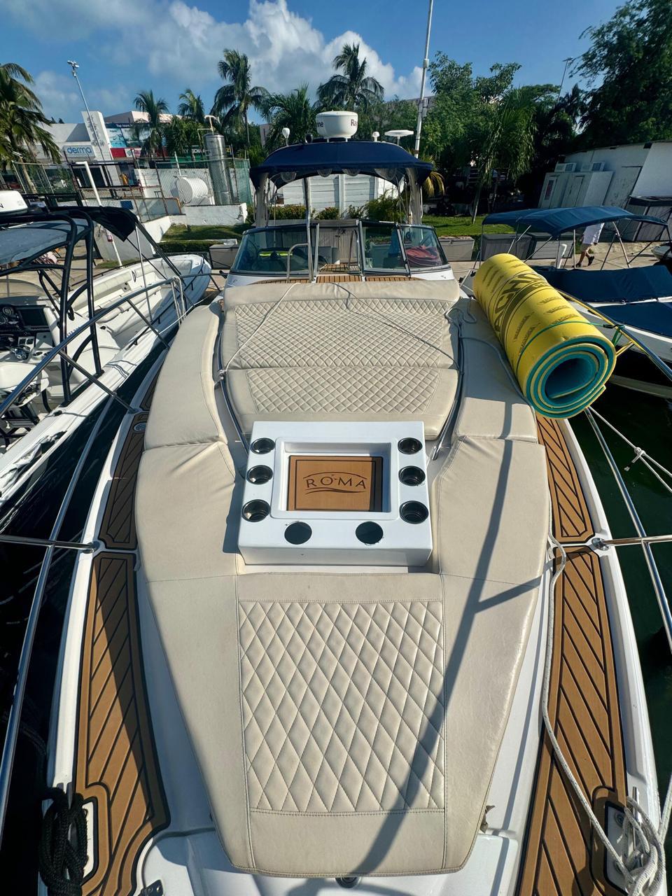 Roma 35ft | Elegancia Náutica para 12 Pasajeros