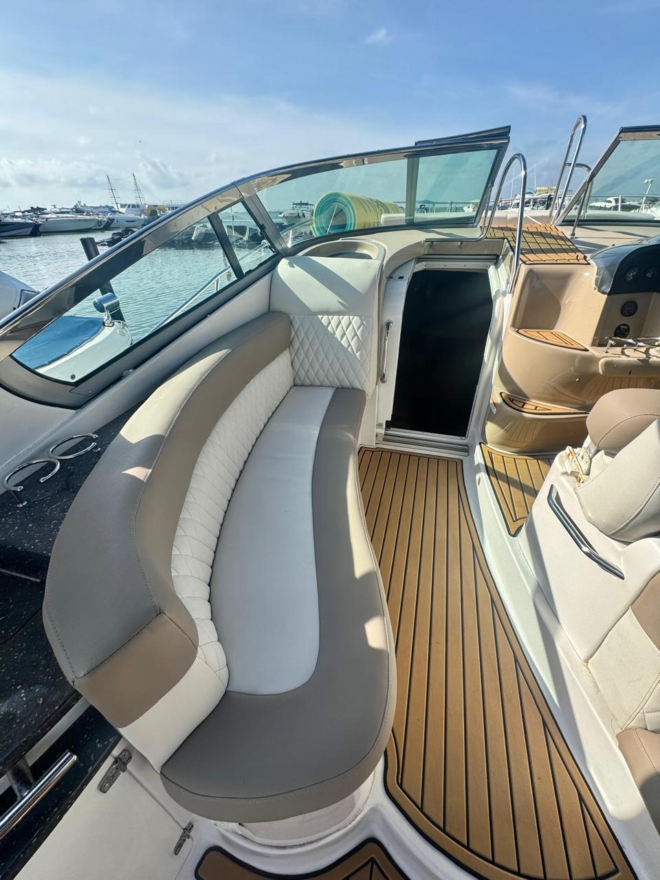 Roma 35ft | Elegancia Náutica para 12 Pasajeros