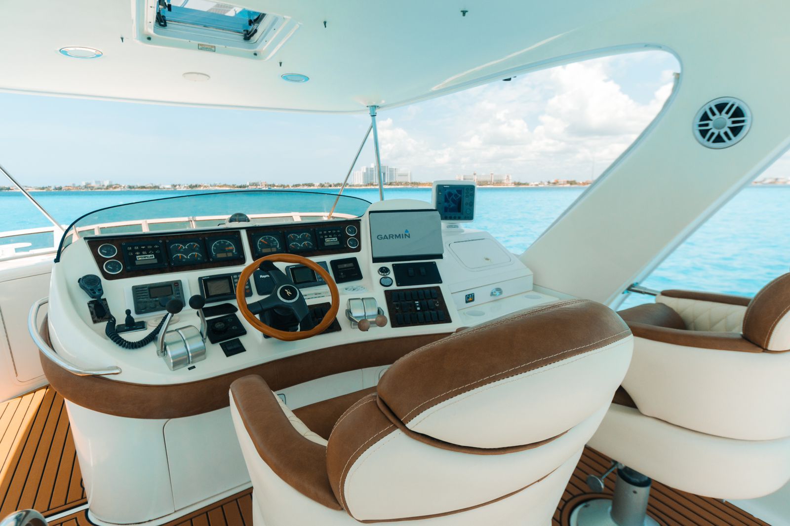 Sea Mami 52ft | Confort Total y Flybridge para 20 Pasajeros