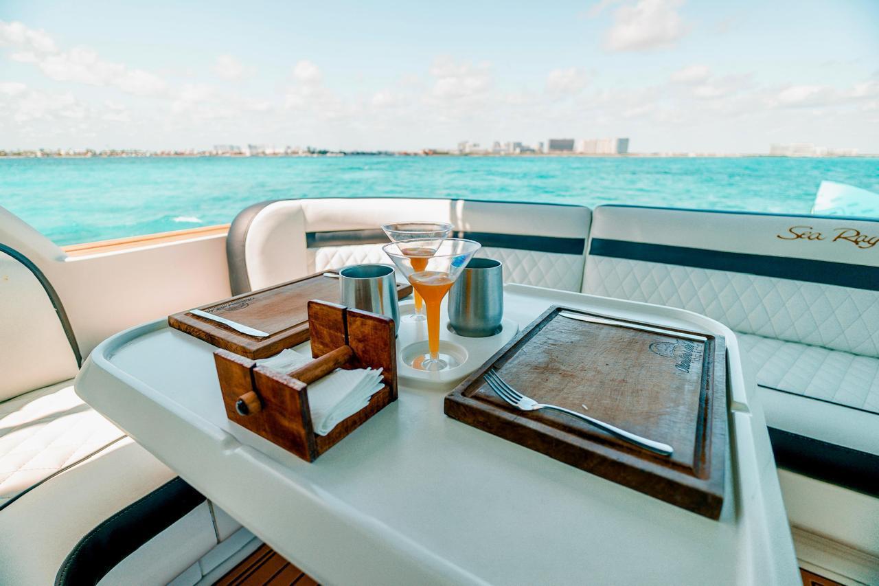 Sea Señor 50ft | Lujo y Espacio para 18 Pasajeros