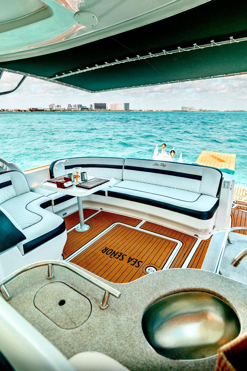 Sea Señor 50ft | Lujo y Espacio para 18 Pasajeros