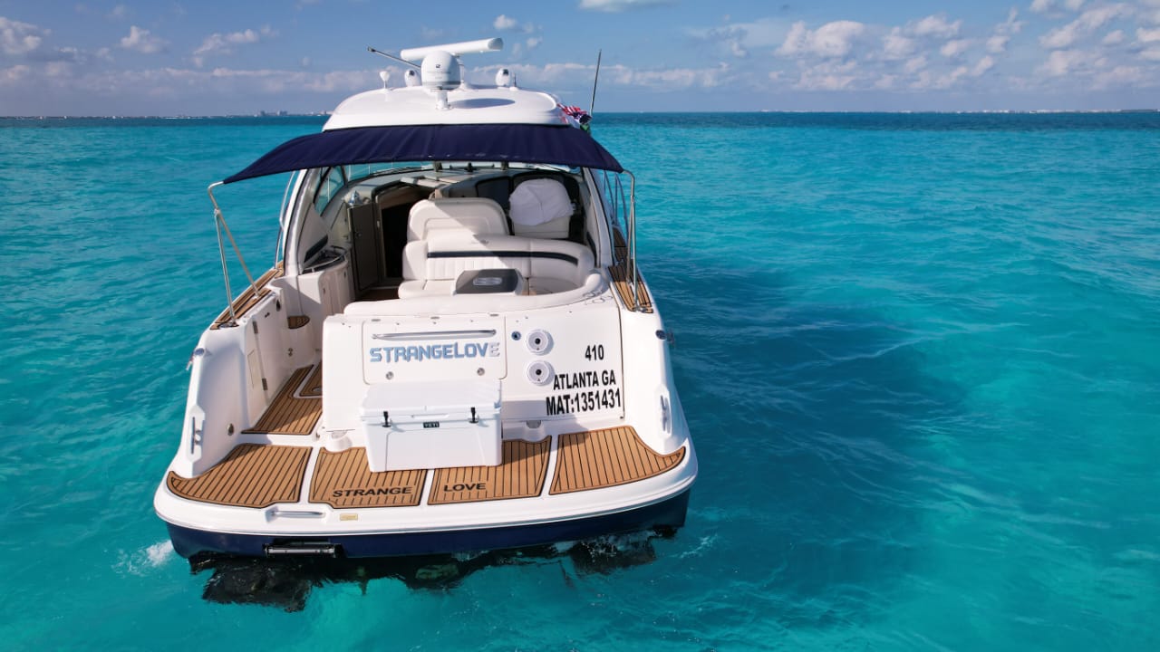 Strange Love 42ft | Estilo Único y Azul para 15 Pasajeros