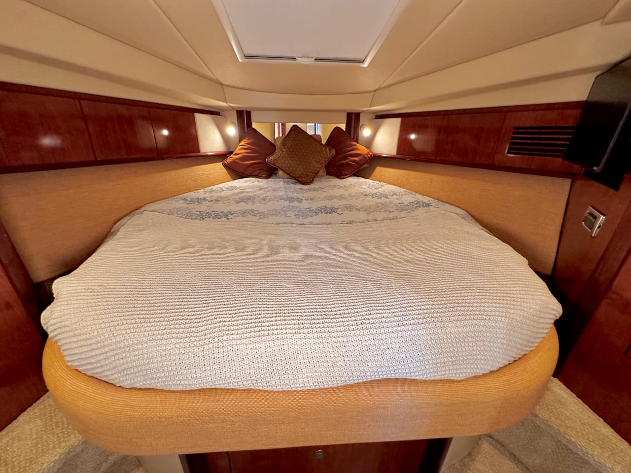 Strange Love 42ft | Estilo Único y Azul para 15 Pasajeros