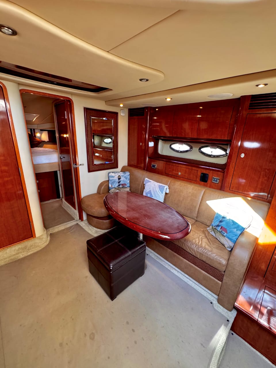 Strange Love 42ft | Estilo Único y Azul para 15 Pasajeros